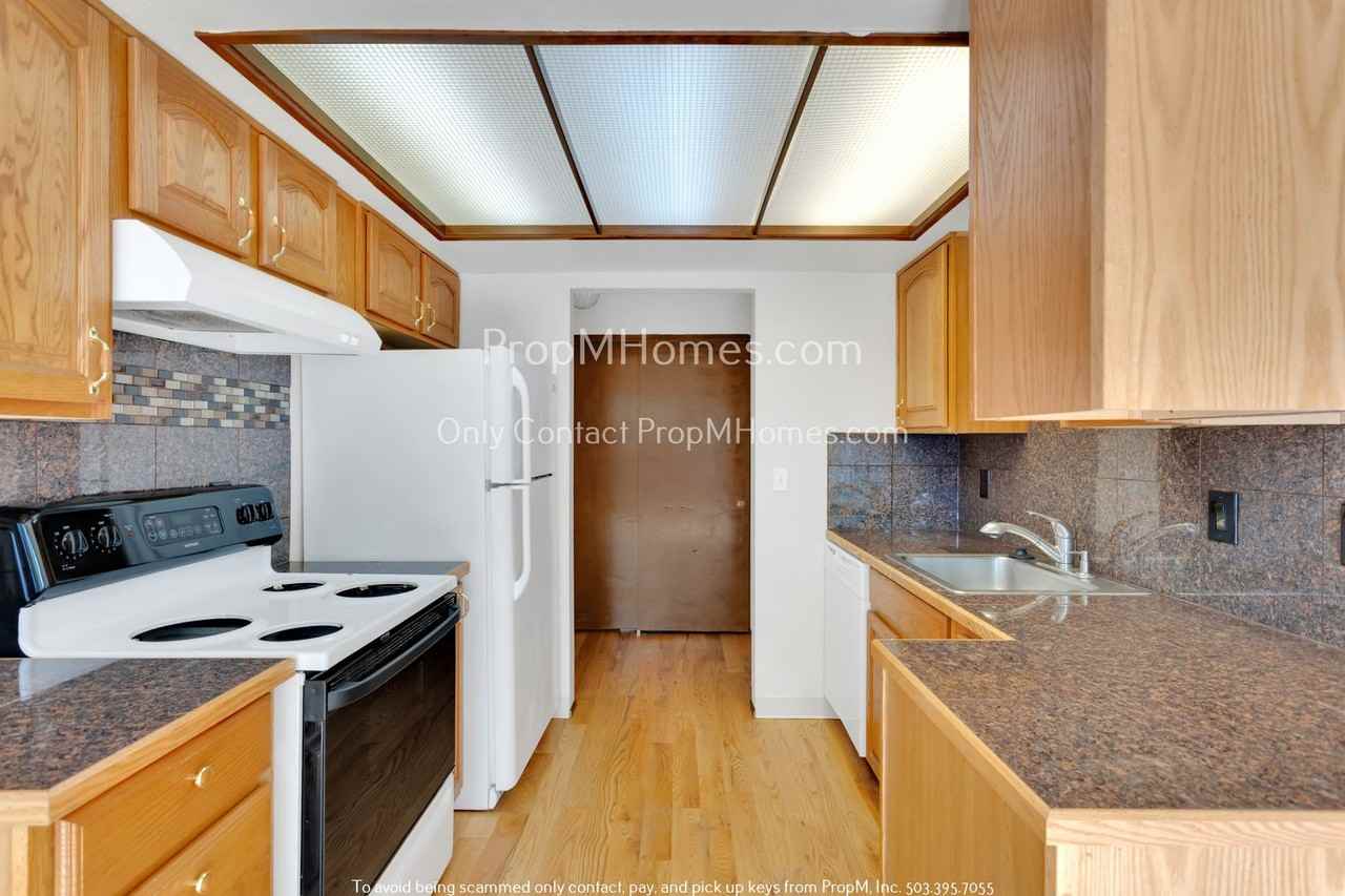 3232 Se 2nd St - Photo 2 of 24