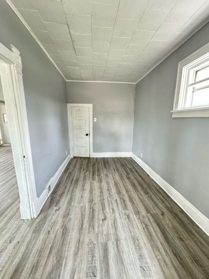 2002 Catalpa Ave - Photo 6 of 14
