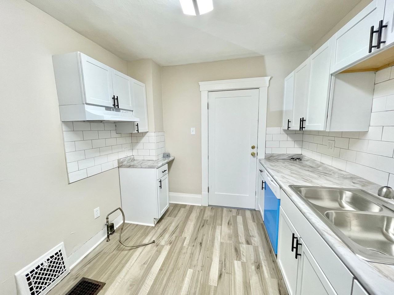 173 Fairlawn Ave - Photo 5 of 19