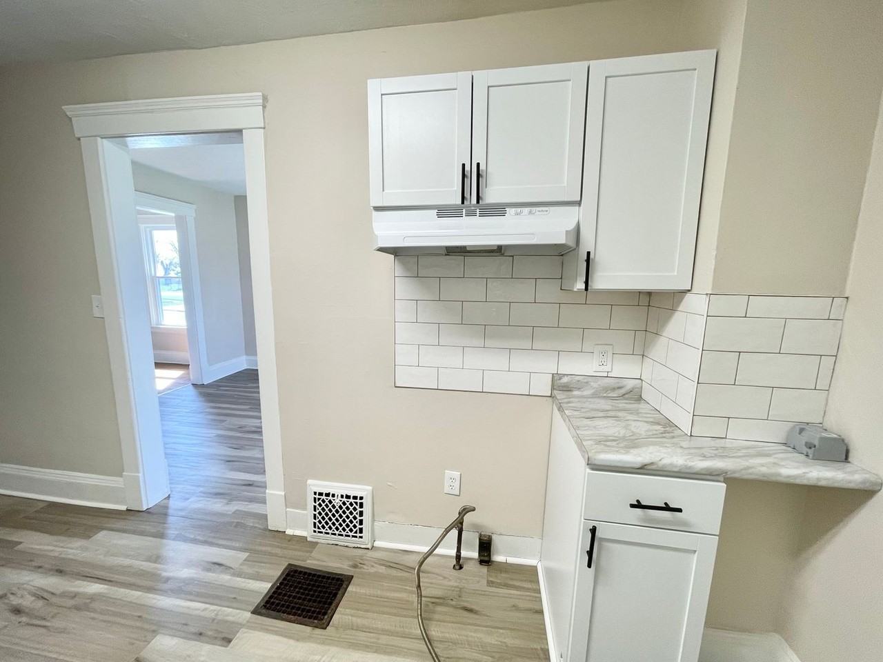 173 Fairlawn Ave - Photo 6 of 19