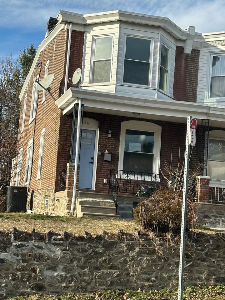 484 Shurs Ln - Photo 3 of 11