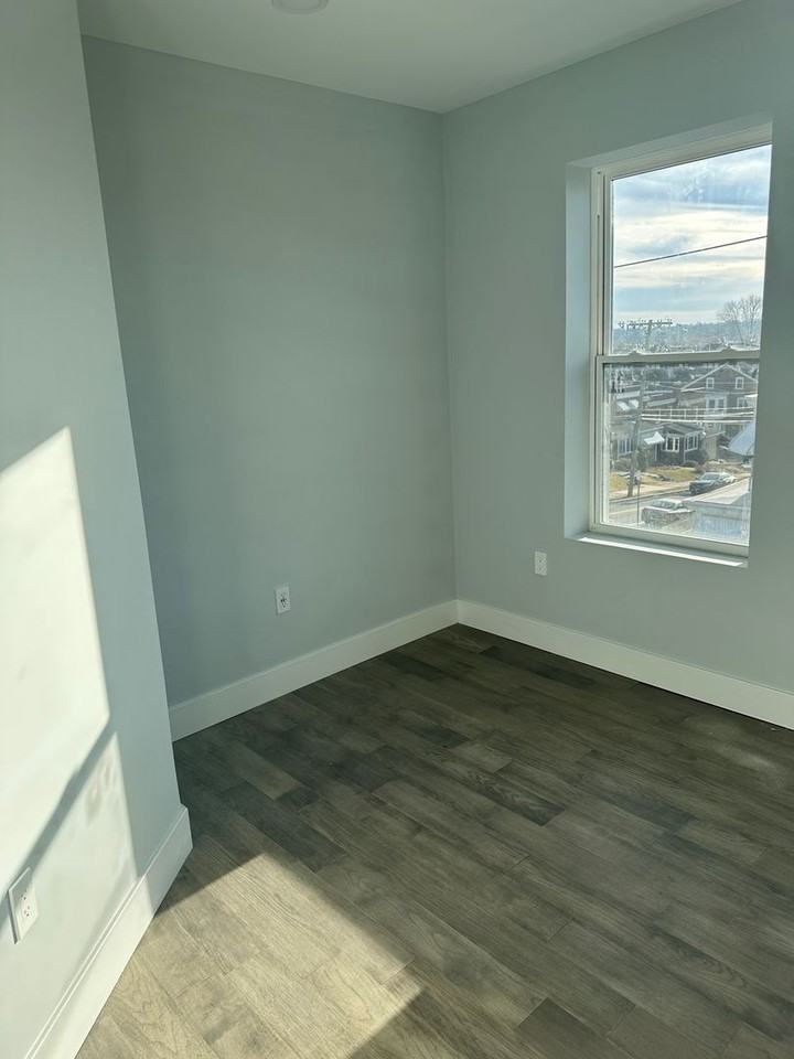 484 Shurs Ln - Photo 6 of 11