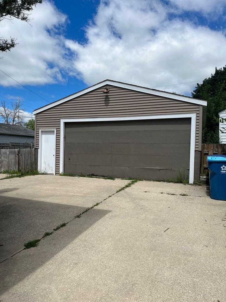 926 Kern St - Photo 2 of 8