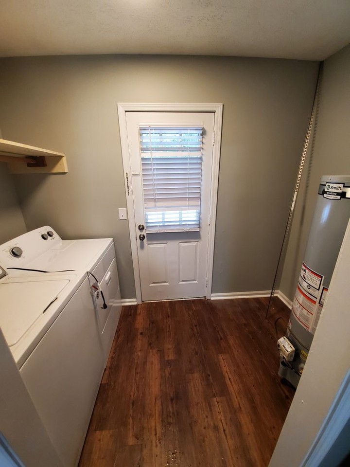 1313 Hampton Dr - Photo 6 of 10