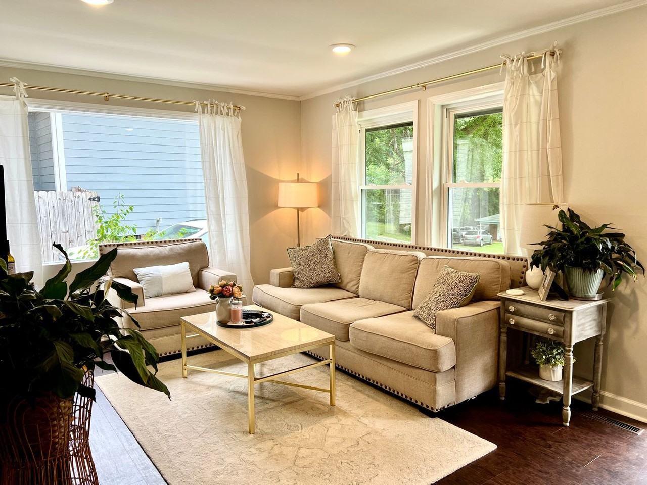 640 Manhasset Rd - Photo 3 of 17