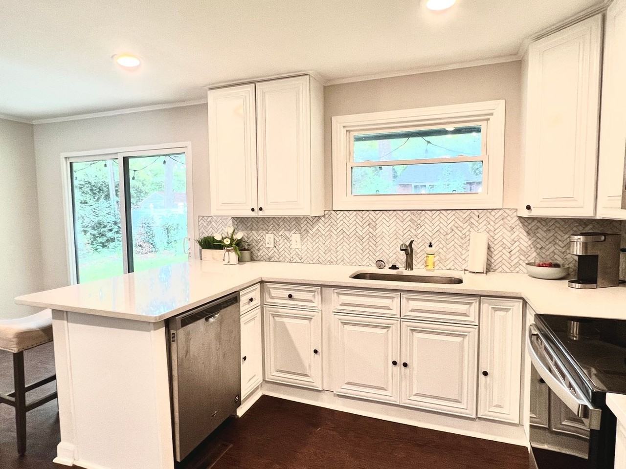 640 Manhasset Rd - Photo 5 of 17