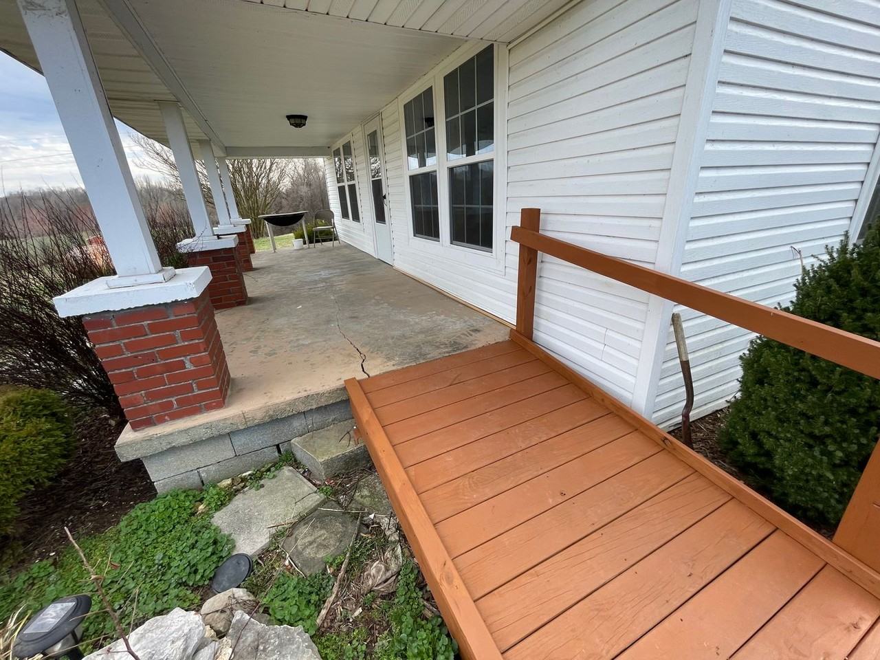 555 Hopewell Rd - Photo 3 of 50