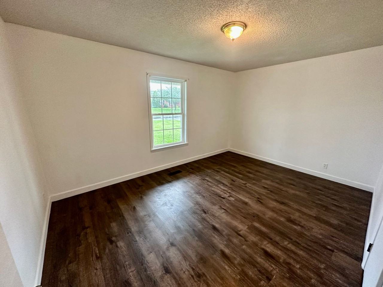 908/910 Bagwell drive - Photo 3 of 9