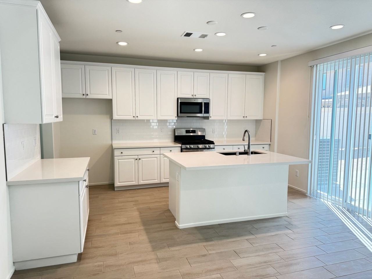 2114 E Jackman St - Photo 2 of 20