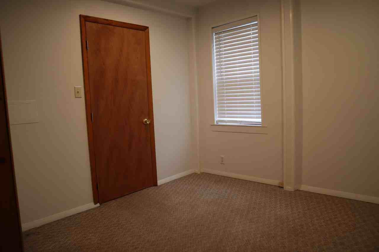 127 Penn St - Photo 2 of 17