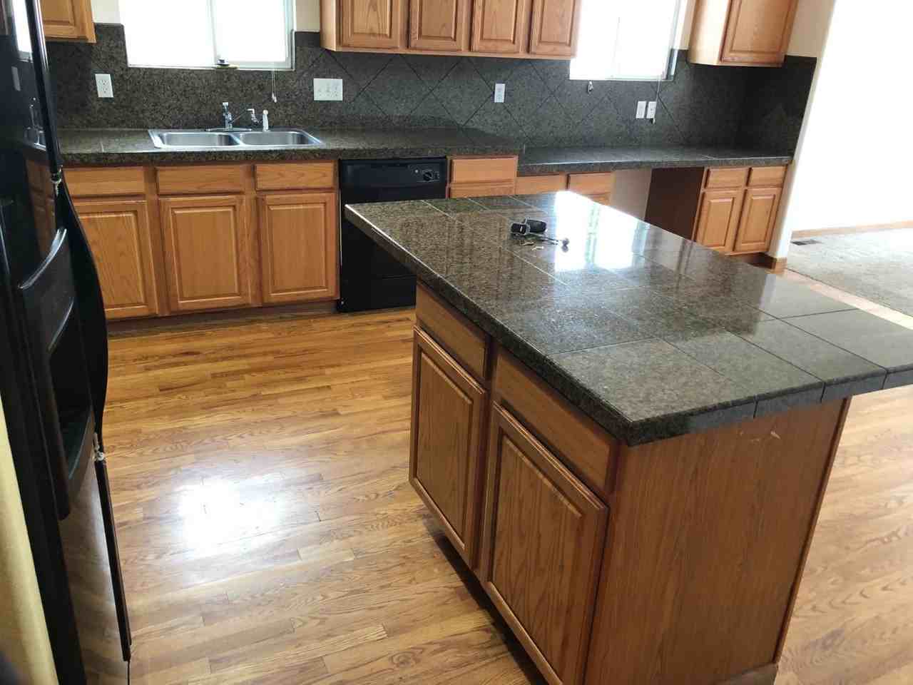 2511 S Genoa St - Photo 2 of 17