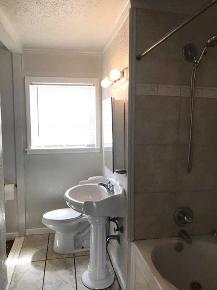 1116 Renick St - Photo 2 of 8