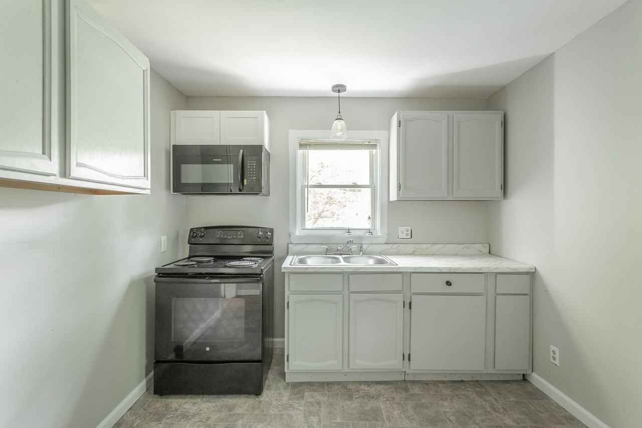 2306 Lyndon Ave - Photo 3 of 47