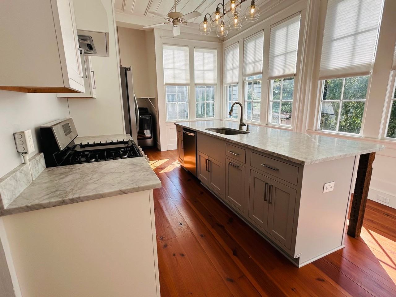 43 Charlotte St - Photo 2 of 34