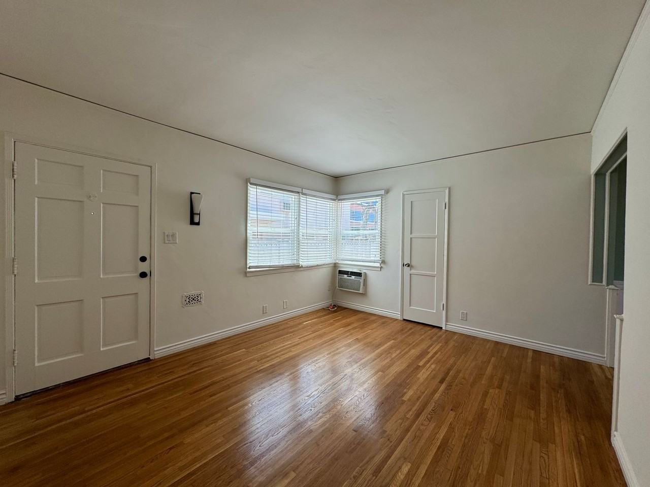 214-216 N Cordova St - Photo 3 of 10