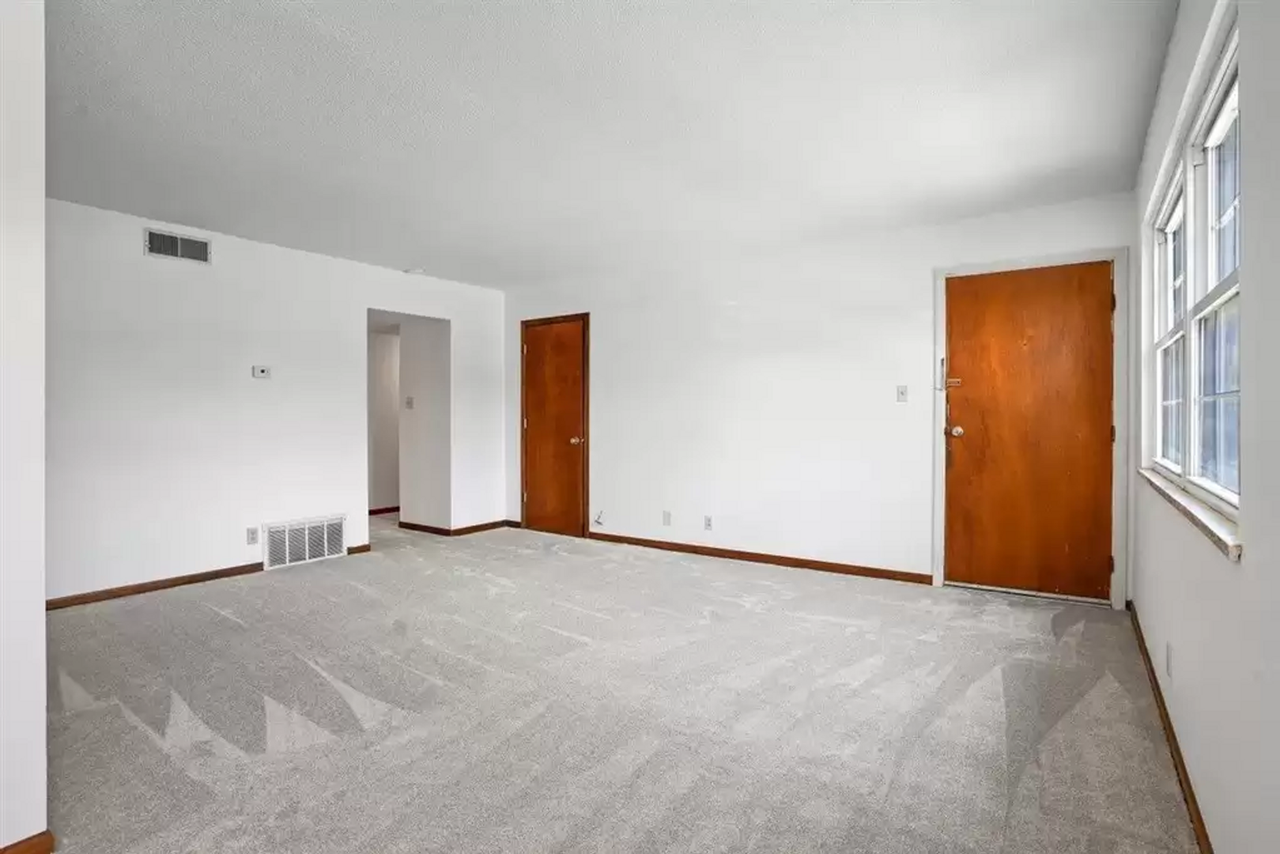 101 21st Avenue Pl - Photo 2 of 16