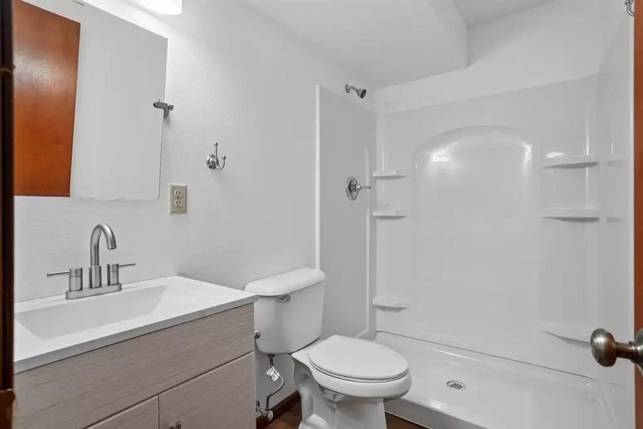 101 21st Avenue Pl - Photo 7 of 16