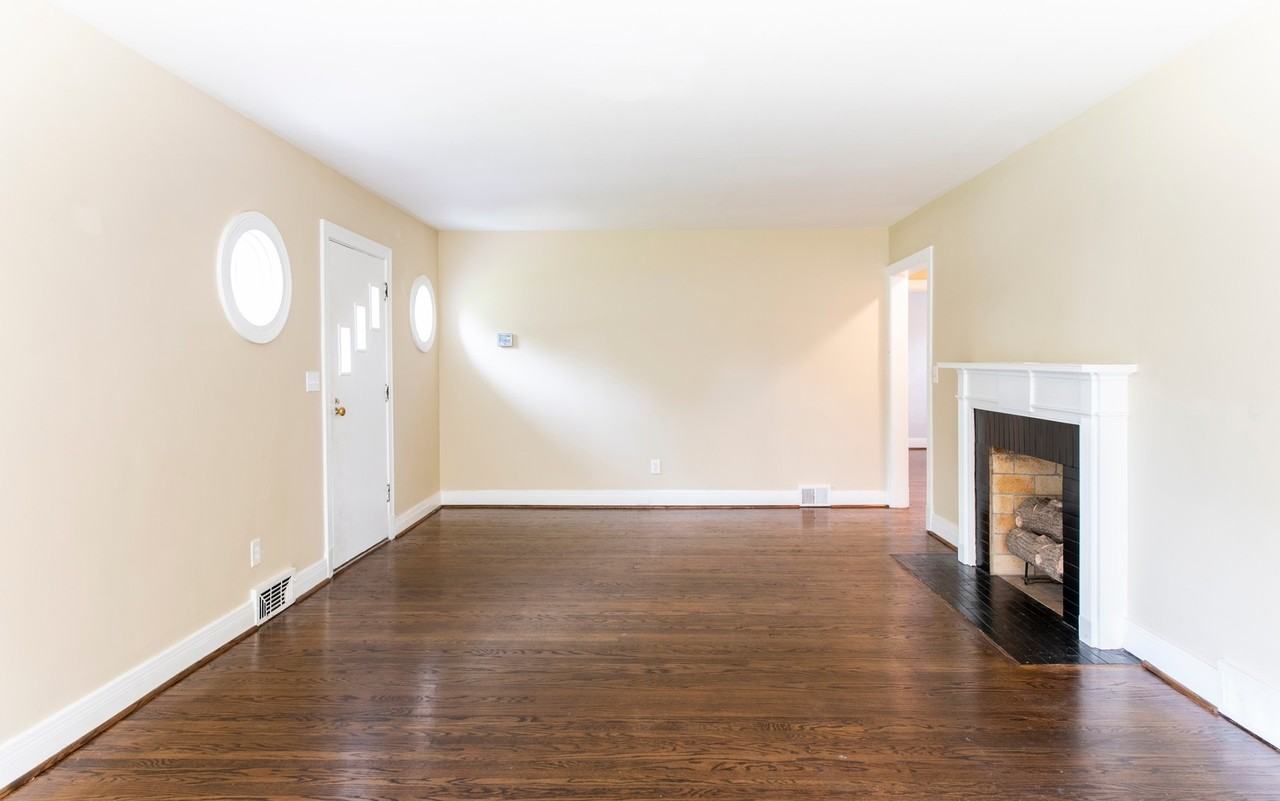 2512 Gardiner Ln - Photo 3 of 27