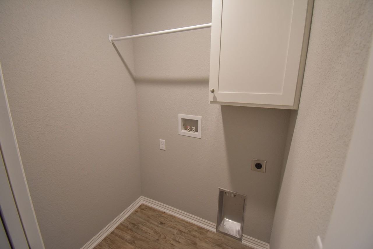 136 S Woodsprings Dr - Photo 5 of 12