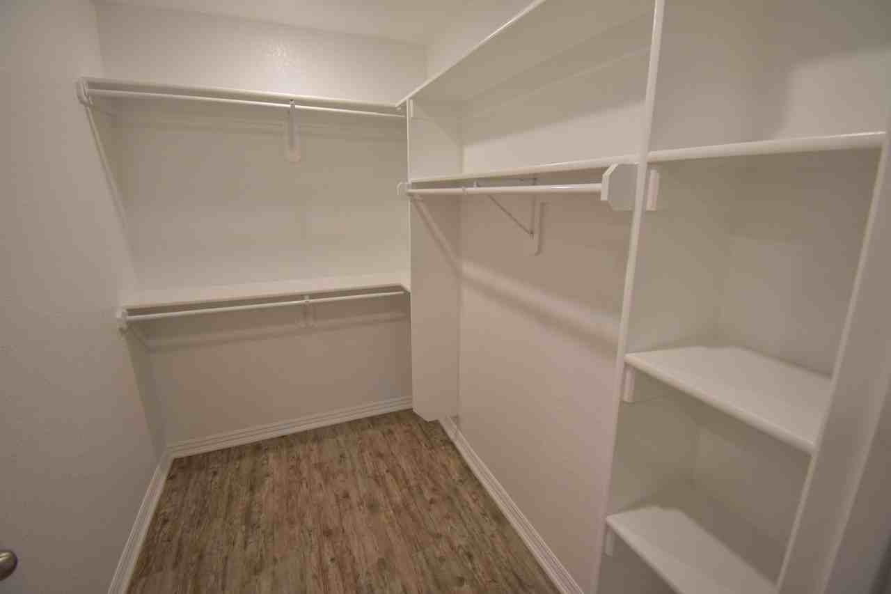 136 S Woodsprings Dr - Photo 7 of 12