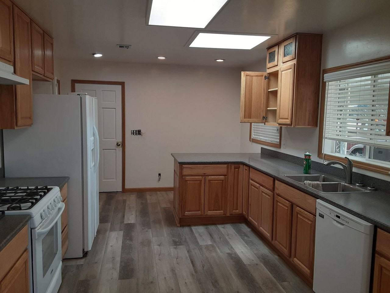 1833 Lawrence St - Photo 2 of 11