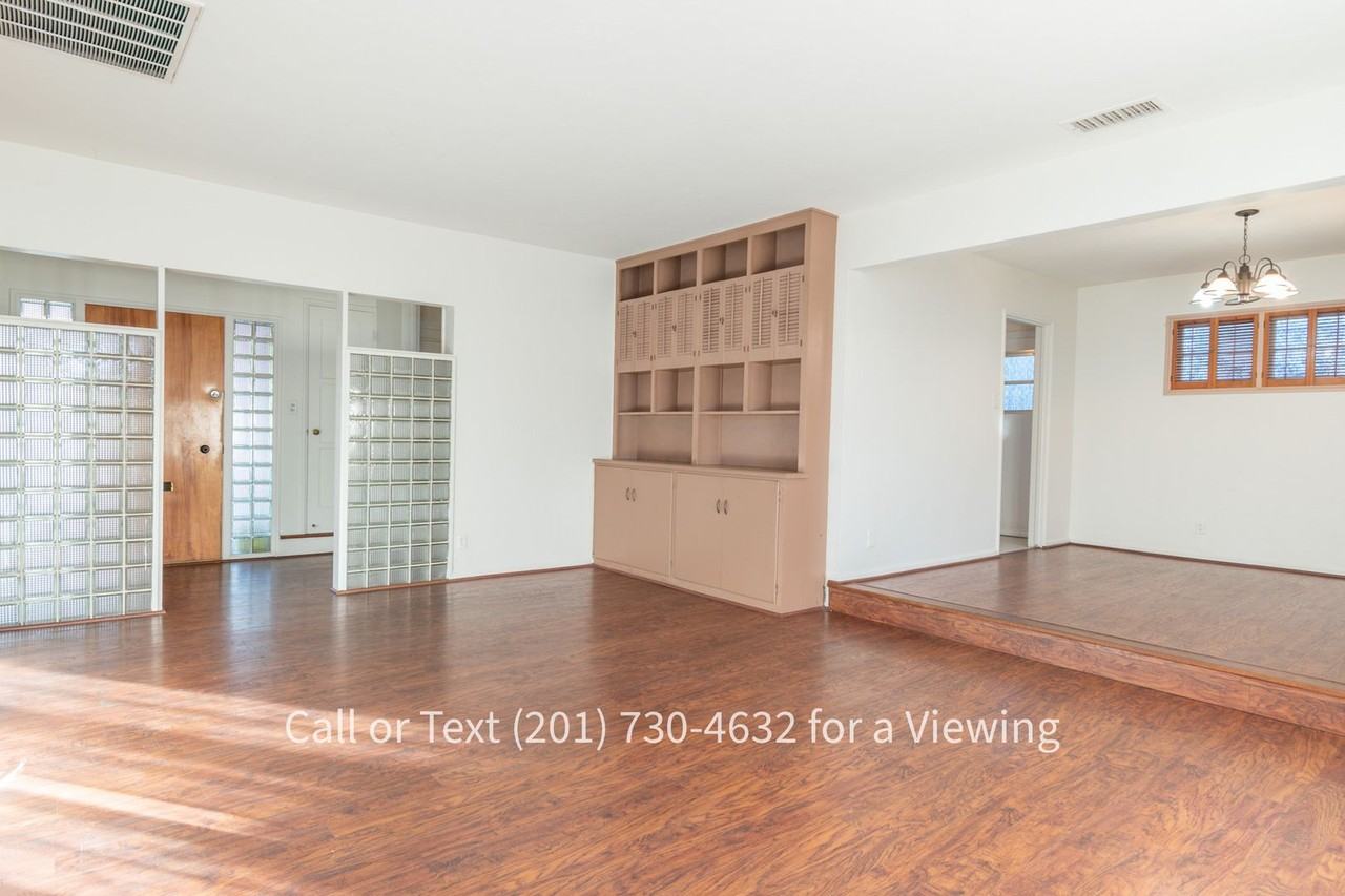 4830 College Ave - Photo 4 of 16