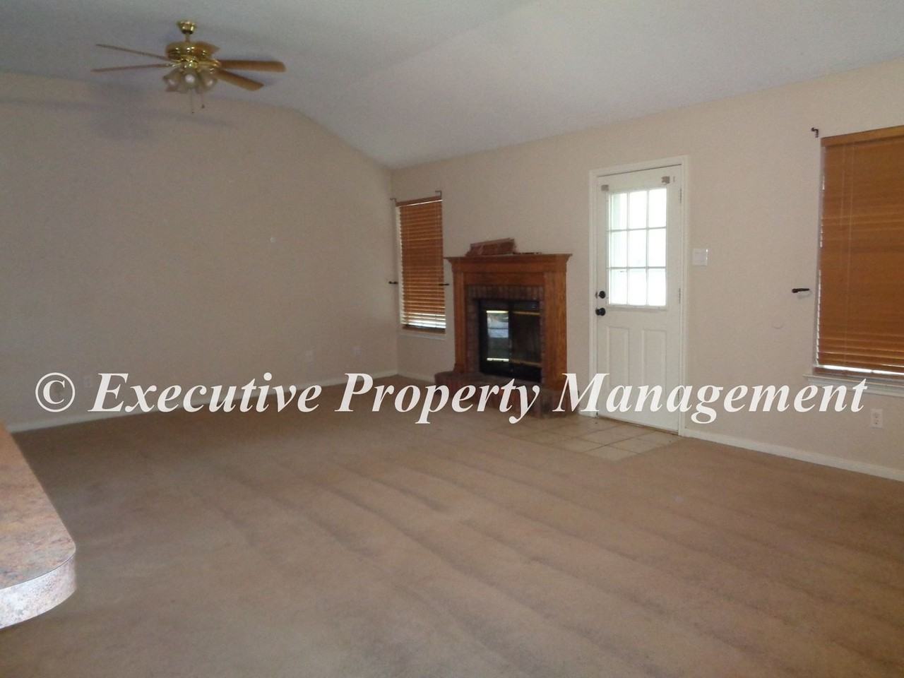 287 County Road 3371 - Photo 3 of 13