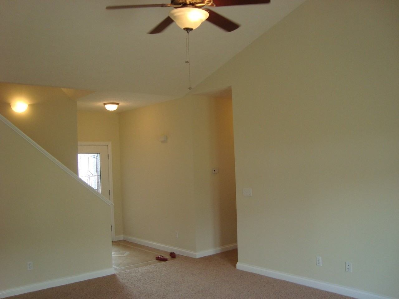 427 Cabernet Dr - Photo 2 of 7