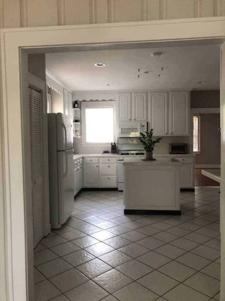 519 Columbus Dr - Photo 7 of 11