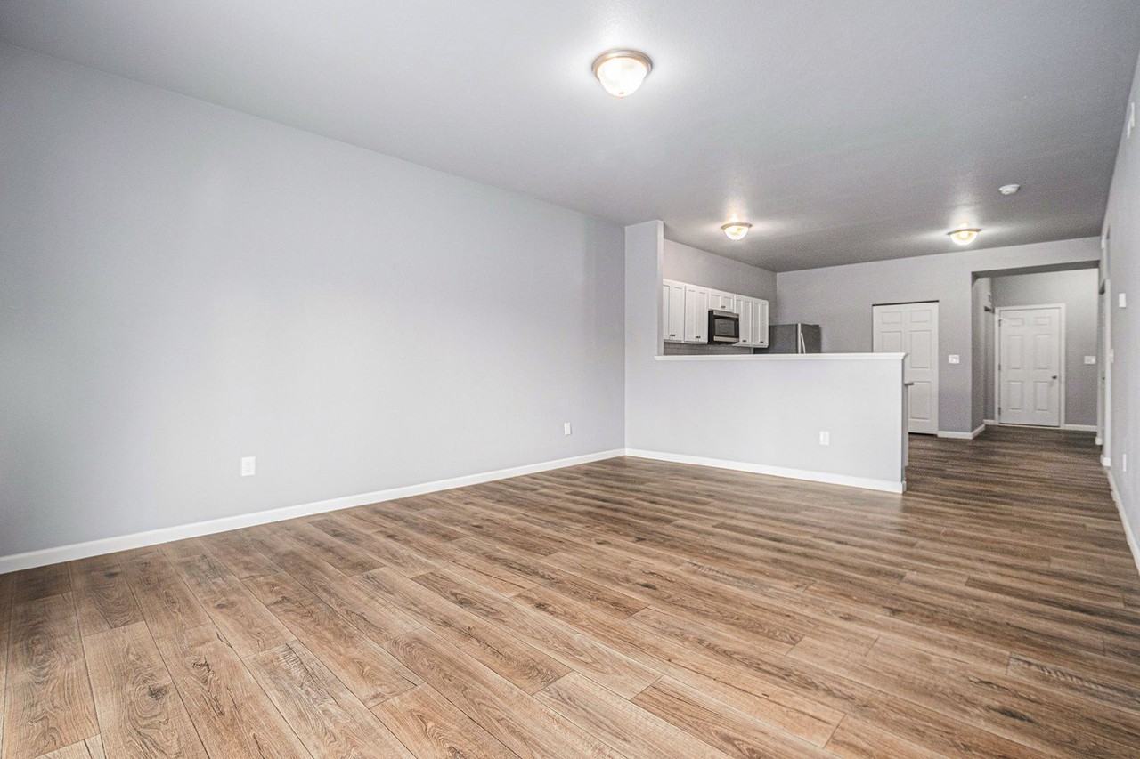 15903 Cedar St - Photo 3 of 26