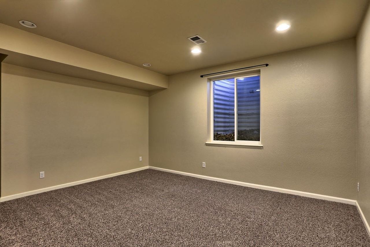 571 Wind River Dr - Photo 6 of 40