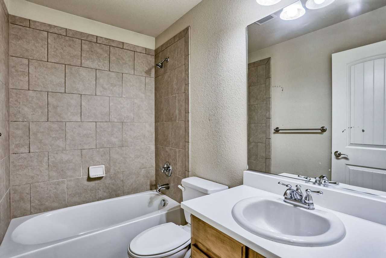 571 Wind River Dr - Photo 3 of 40