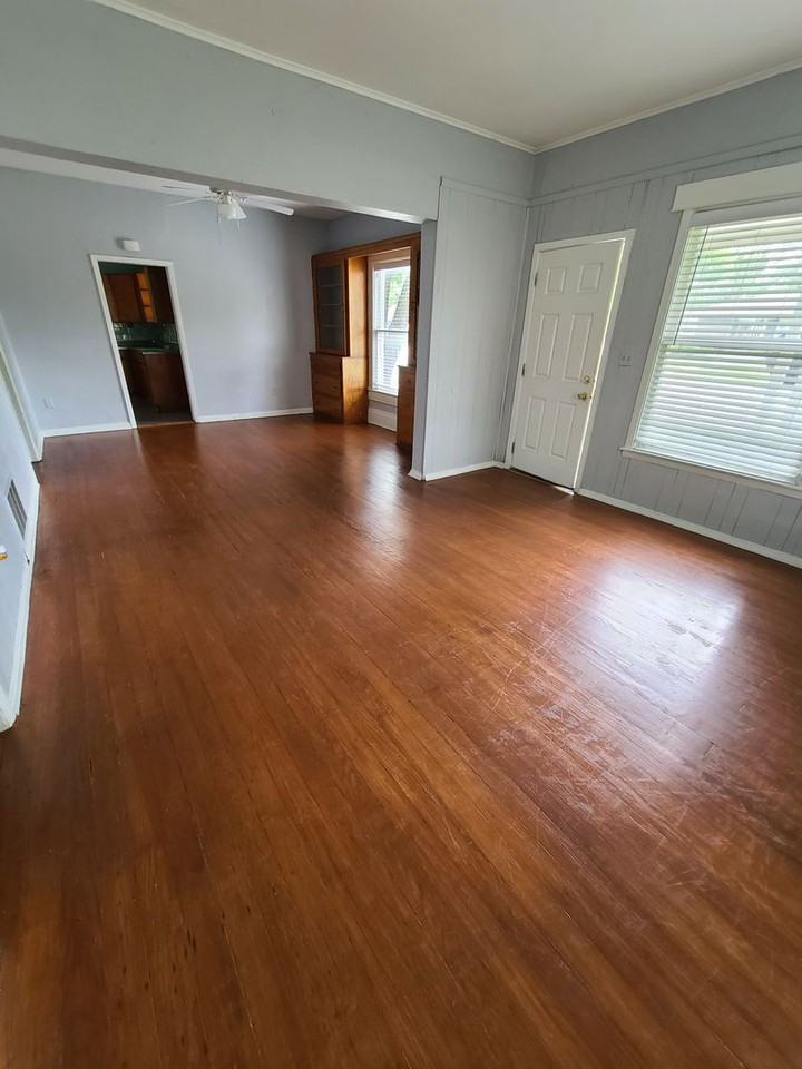 834 W 6th St - Photo 2 of 10