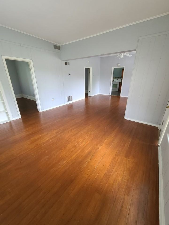 834 W 6th St - Photo 3 of 10