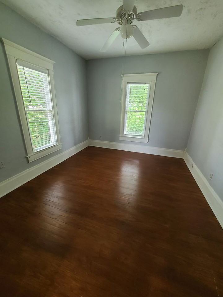 834 W 6th St - Photo 6 of 10