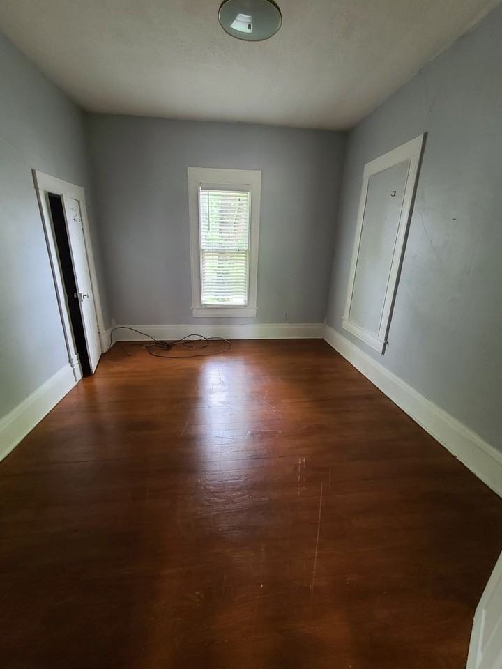 834 W 6th St - Photo 7 of 10