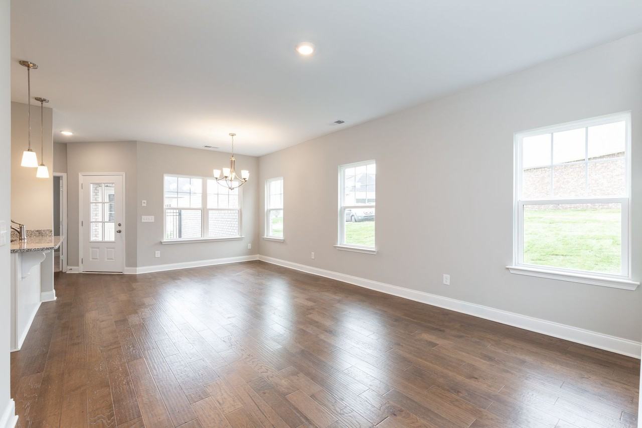 309 Eli Xing - Photo 6 of 33