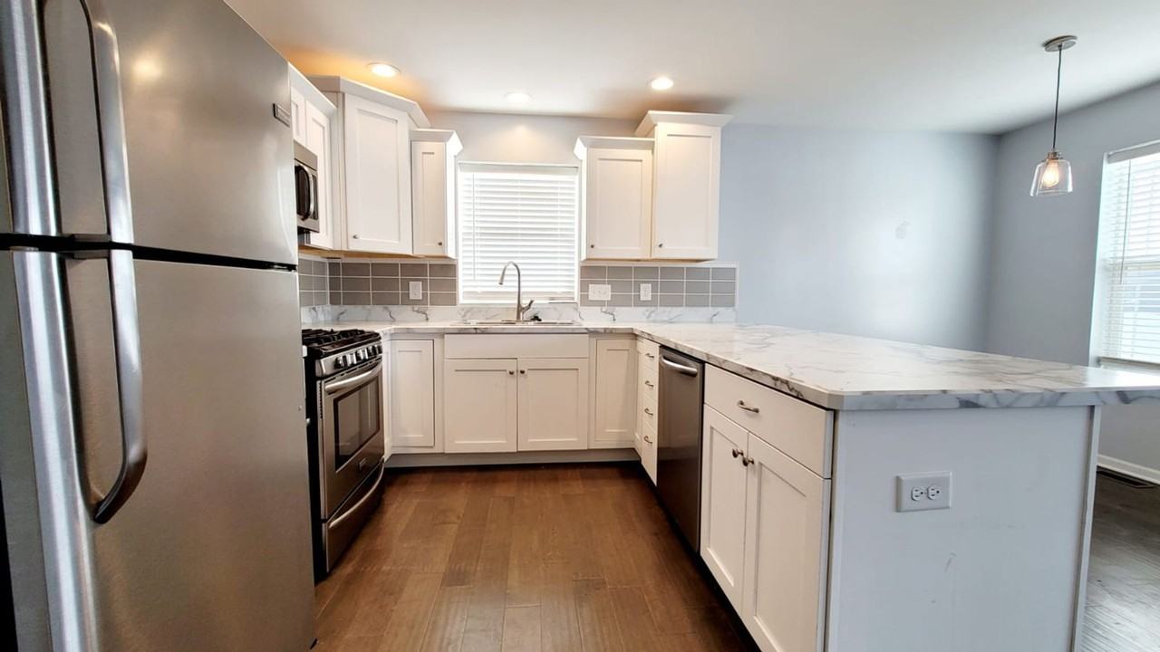 1533 Tall Grass Prairie Dr - Photo 4 of 21