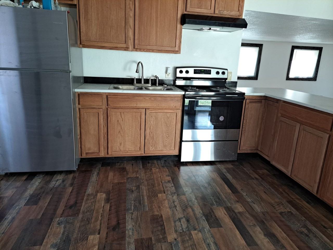 433 Badger Sq - Photo 2 of 19