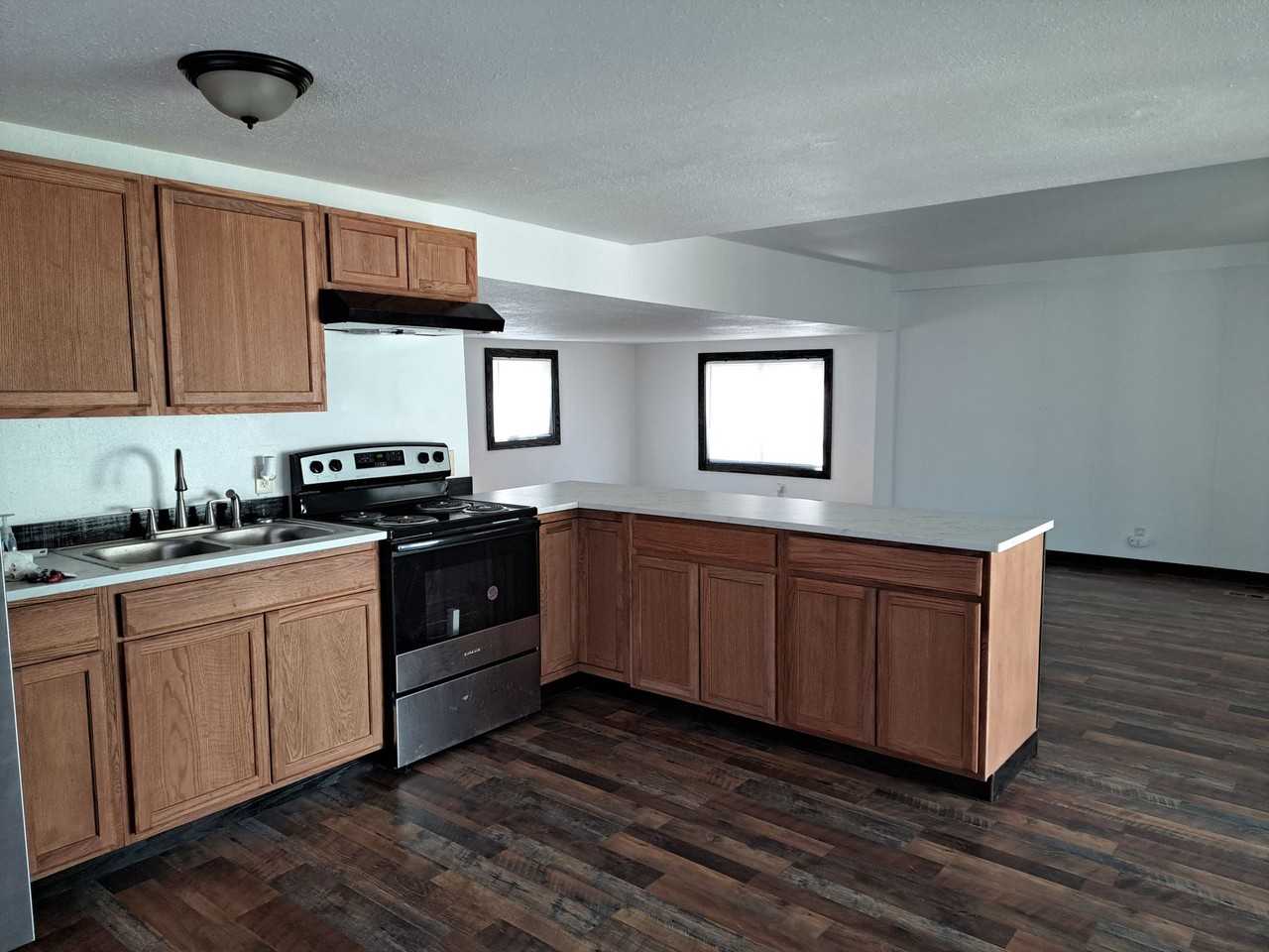 433 Badger Sq - Photo 3 of 19