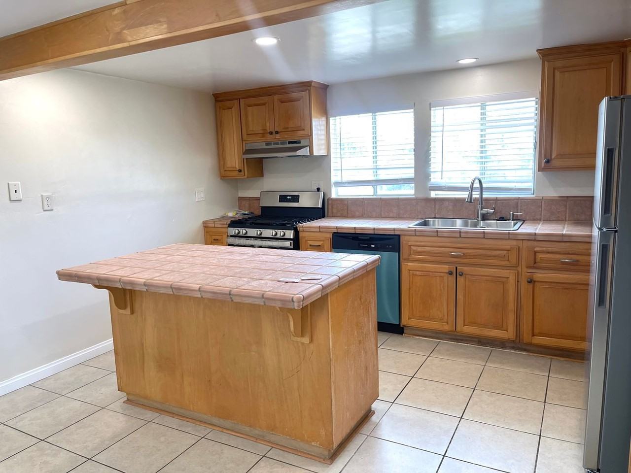238 S Gardenglen St - Photo 2 of 20