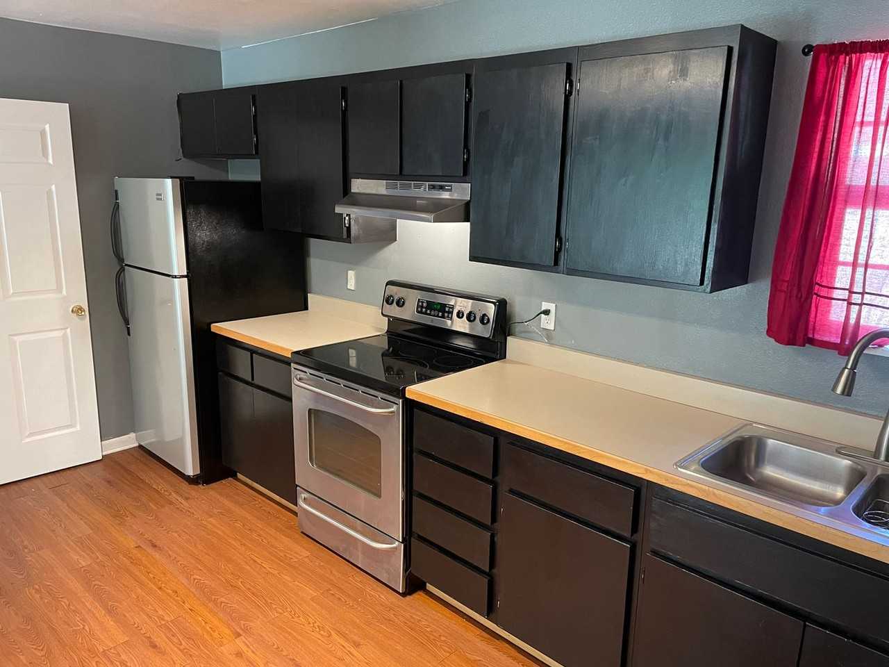 1613 Clay St - Photo 3 of 14