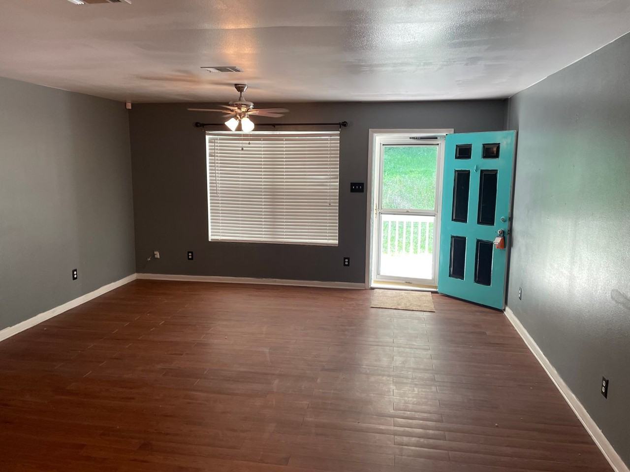 1613 Clay St - Photo 7 of 15