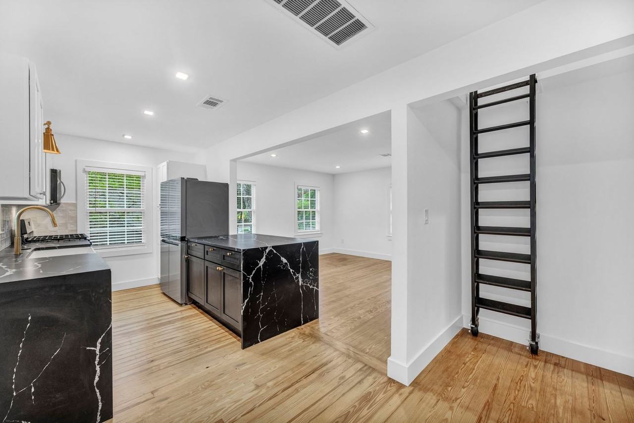 2806 Jefferson St - Photo 7 of 22