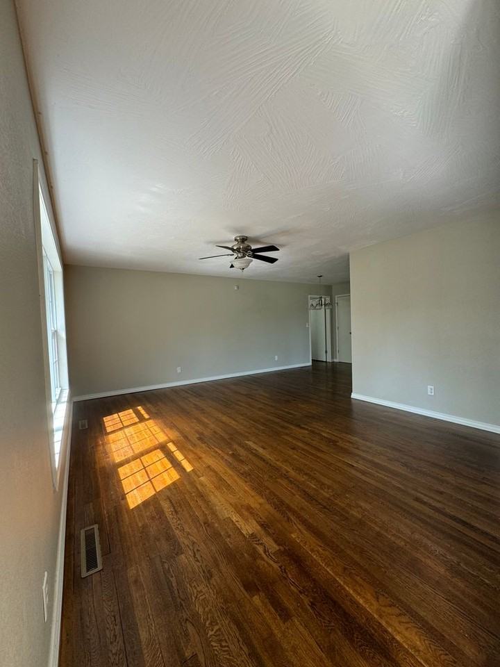 633 E Morningside St - Photo 2 of 20