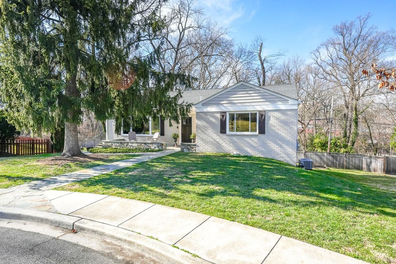 5128 Linnean Ter Nw - Photo 2 of 50