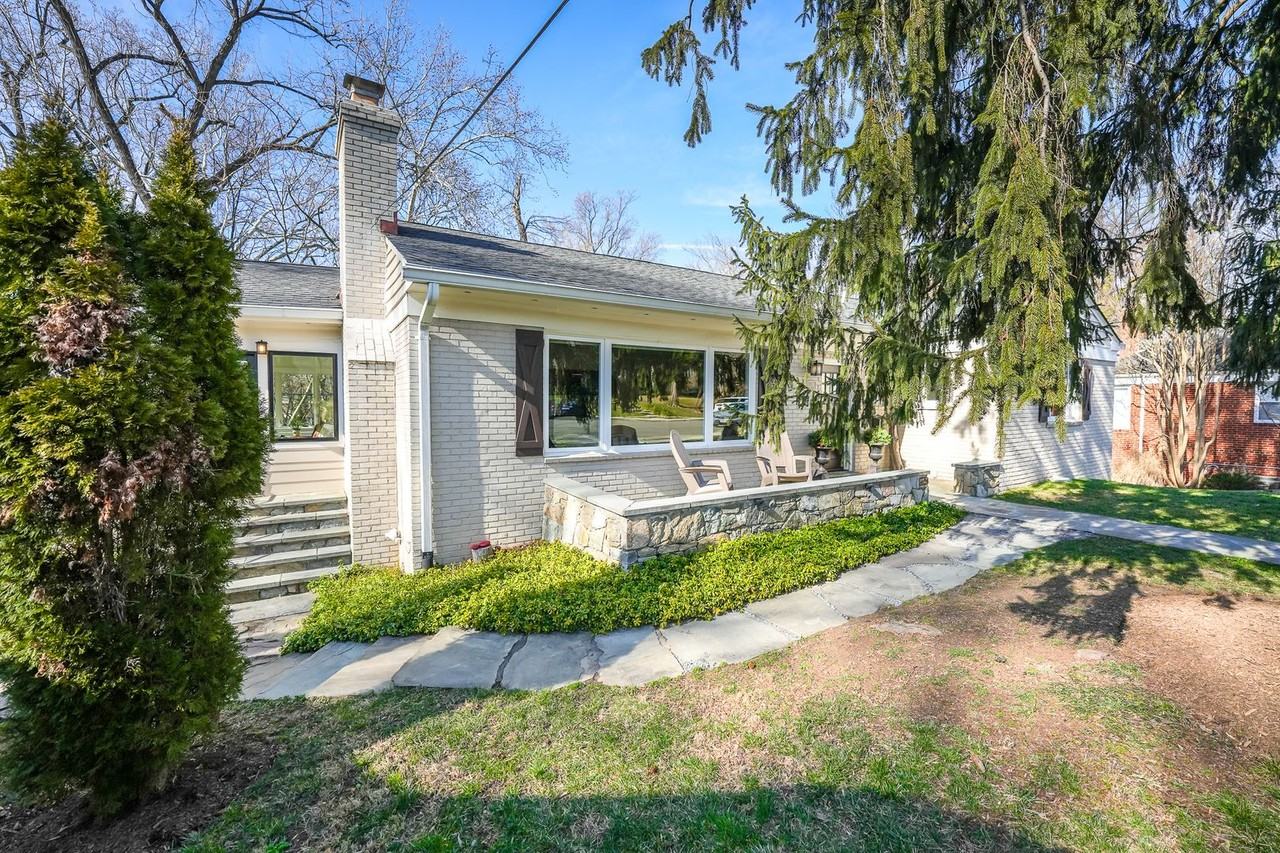 5128 Linnean Ter Nw - Photo 3 of 50