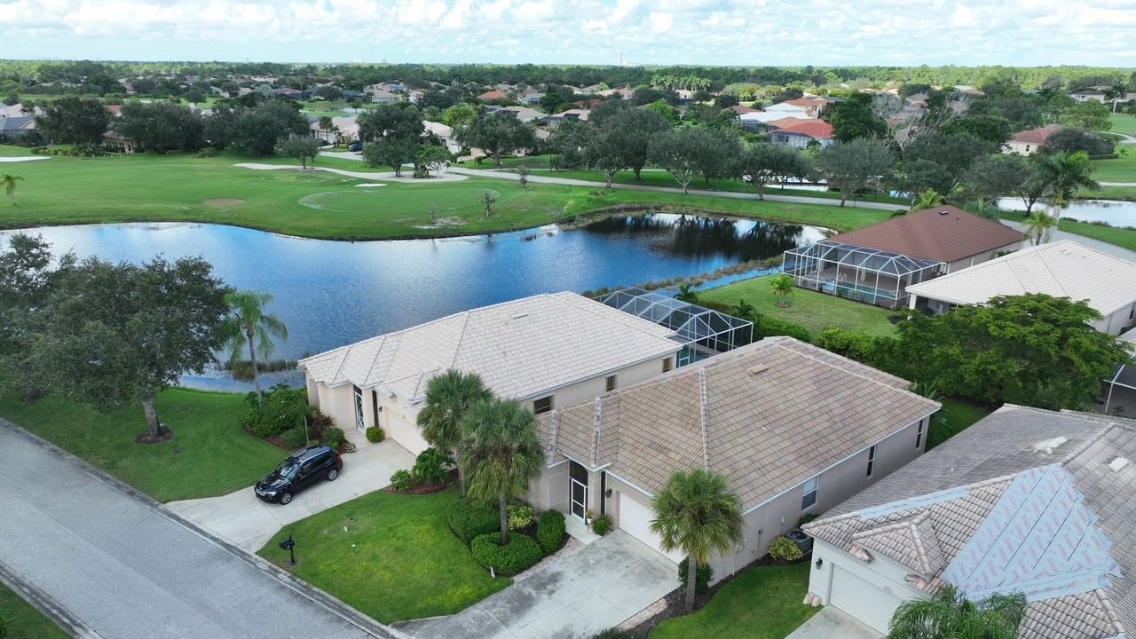 2162 Oxford Ridge Cir - Photo 3 of 37