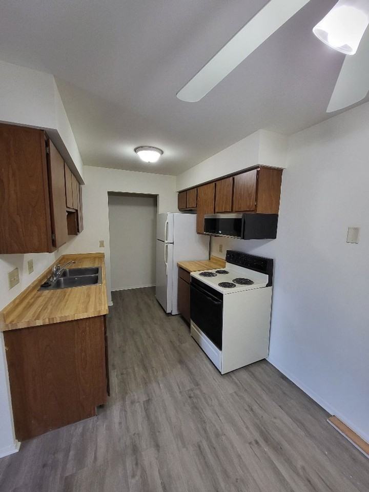 1323 Meadowcreek Dr. Apartments 1323 Meadowcreek Dr, Pewaukee, WI 53072 Zumper