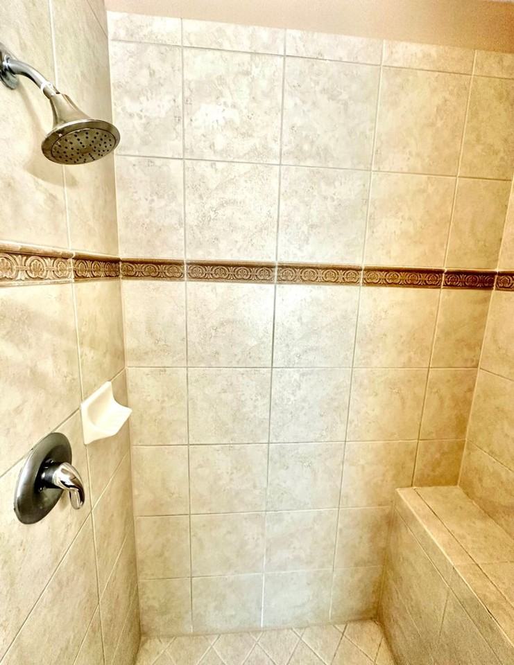 8186 Nw 105th Ln - Photo 4 of 35